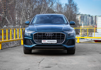 Подержанный автомобиль Audi Q8 2021 года (2 фото)