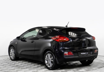 Подержанный автомобиль Kia Ceed Hatchback 2013 года (5 фото)