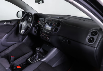 Подержанный автомобиль Volkswagen Tiguan 2011 года (11 фото)