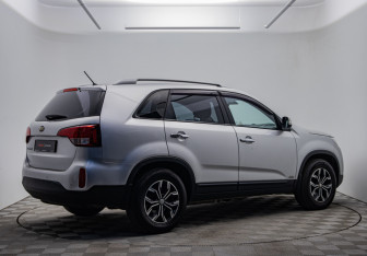 Подержанный автомобиль Kia Sorento 2013 года (5 фото)