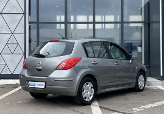 Подержанный автомобиль Nissan Tiida Hatchback 2012 года (5 фото)