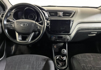 Подержанный автомобиль Kia Rio Sedan 2012 года (12 фото)