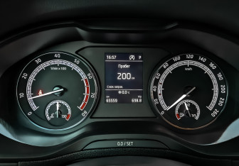 Подержанный автомобиль Skoda Karoq 2021 года (16 фото)