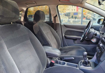 Подержанный автомобиль Ford Focus Hatchback 2007 года (10 фото)