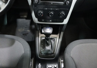 Подержанный автомобиль Skoda Yeti 2012 года (16 фото)