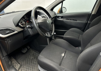 Подержанный автомобиль Peugeot 207 Hatchback 2008 года (9 фото)