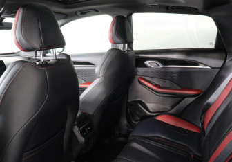 Подержанный автомобиль Geely Coolray 2024 года (12 фото)