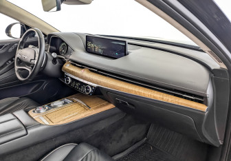 Подержанный автомобиль Genesis G80 2021 года (11 фото)