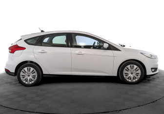 Подержанный автомобиль Ford Focus Hatchback 2018 года (4 фото)