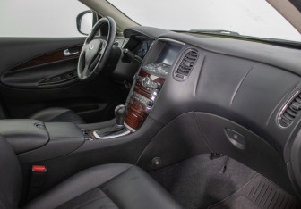 Подержанный автомобиль Infiniti QX50 2015 года (9 фото)