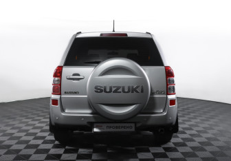 Подержанный автомобиль Suzuki Grand Vitara 2008 года (6 фото)