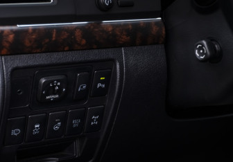 Подержанный автомобиль Toyota Land Cruiser Suv 2014 года (15 фото)