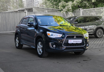 Подержанный автомобиль Mitsubishi ASX 2012 года (3 фото)
