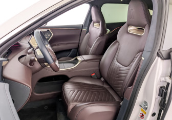 Подержанный автомобиль Avatr 11 2023 года (22 фото)