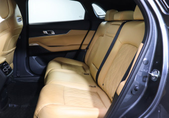 Подержанный автомобиль Changan UNI-K 2023 года (10 фото)