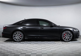 Подержанный автомобиль Audi S8 2023 года (4 фото)
