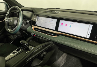 Подержанный автомобиль Geely Monjaro 2023 года (9 фото)