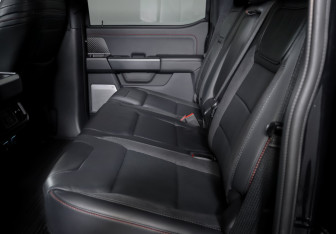 Подержанный автомобиль Ford F-150 2024 года (10 фото)