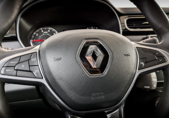 Подержанный автомобиль Renault Arkana 2021 года (24 фото)