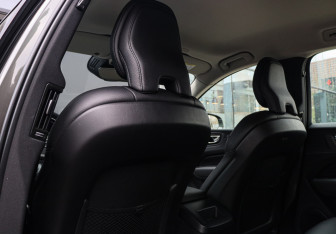 Подержанный автомобиль Volvo XC60 2019 года (10 фото)