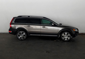 Подержанный автомобиль Volvo XC70 2011 года (8 фото)