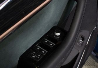 Подержанный автомобиль Geely Monjaro 2023 года (26 фото)