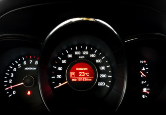 Подержанный автомобиль Kia Rio Hatchback 2014 года (13 фото)