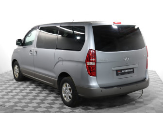 Подержанный автомобиль Hyundai H-1 2013 года (7 фото)