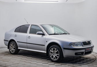 Подержанный автомобиль Skoda Octavia Liftback 2008 года (7 фото)