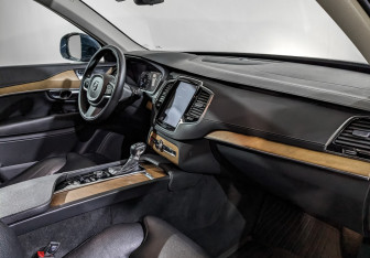 Подержанный автомобиль Volvo XC90 2018 года (13 фото)
