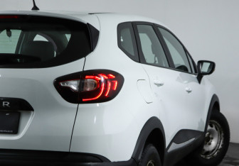 Подержанный автомобиль Renault Kaptur 2017 года (18 фото)