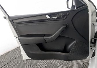 Подержанный автомобиль Skoda Rapid Liftback 2021 года (19 фото)