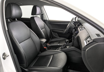 Подержанный автомобиль Skoda Octavia Liftback 2022 года (24 фото)