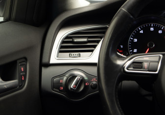 Подержанный автомобиль Audi A4 Sedan 2013 года (14 фото)