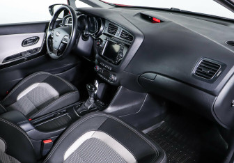 Подержанный автомобиль Kia Ceed Hatchback 2012 года (10 фото)