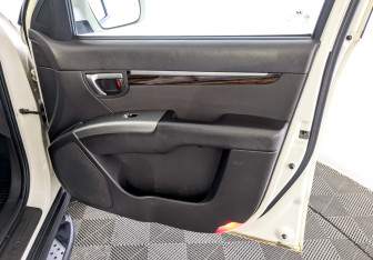 Подержанный автомобиль Hyundai Santa Fe 2012 года (24 фото)