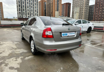 Подержанный автомобиль Skoda Octavia Liftback 2011 года (6 фото)