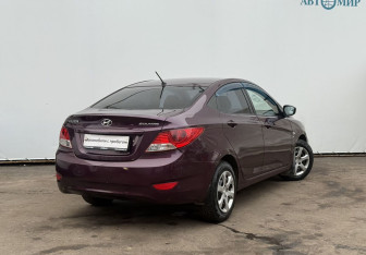 Подержанный автомобиль Hyundai Solaris Sedan 2012 года (5 фото)