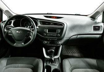 Подержанный автомобиль Kia Ceed Hatchback 2016 года (9 фото)