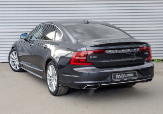 Подержанный автомобиль Volvo S90 2017 года (7 фото)