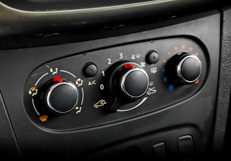 Подержанный автомобиль Renault Logan Sedan 2019 года (25 фото)