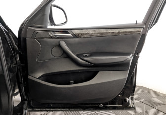 Подержанный автомобиль BMW X4 2018 года (25 фото)