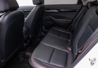 Подержанный автомобиль Kia Seltos 2024 года (11 фото)