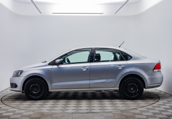 Подержанный автомобиль Volkswagen Polo Sedan 2014 года (2 фото)