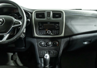 Подержанный автомобиль Renault Logan Sedan 2020 года (8 фото)