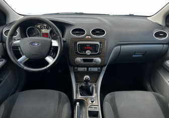 Подержанный автомобиль Ford Focus Sedan 2008 года (12 фото)
