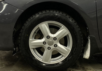 Подержанный автомобиль Toyota Corolla Sedan 2011 года (9 фото)