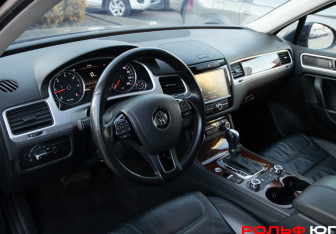 Подержанный автомобиль Volkswagen Touareg 2013 года (11 фото)