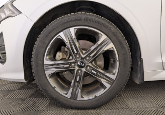 Подержанный автомобиль Kia K5 2021 года (12 фото)