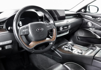 Подержанный автомобиль Kia K900 2019 года (14 фото)